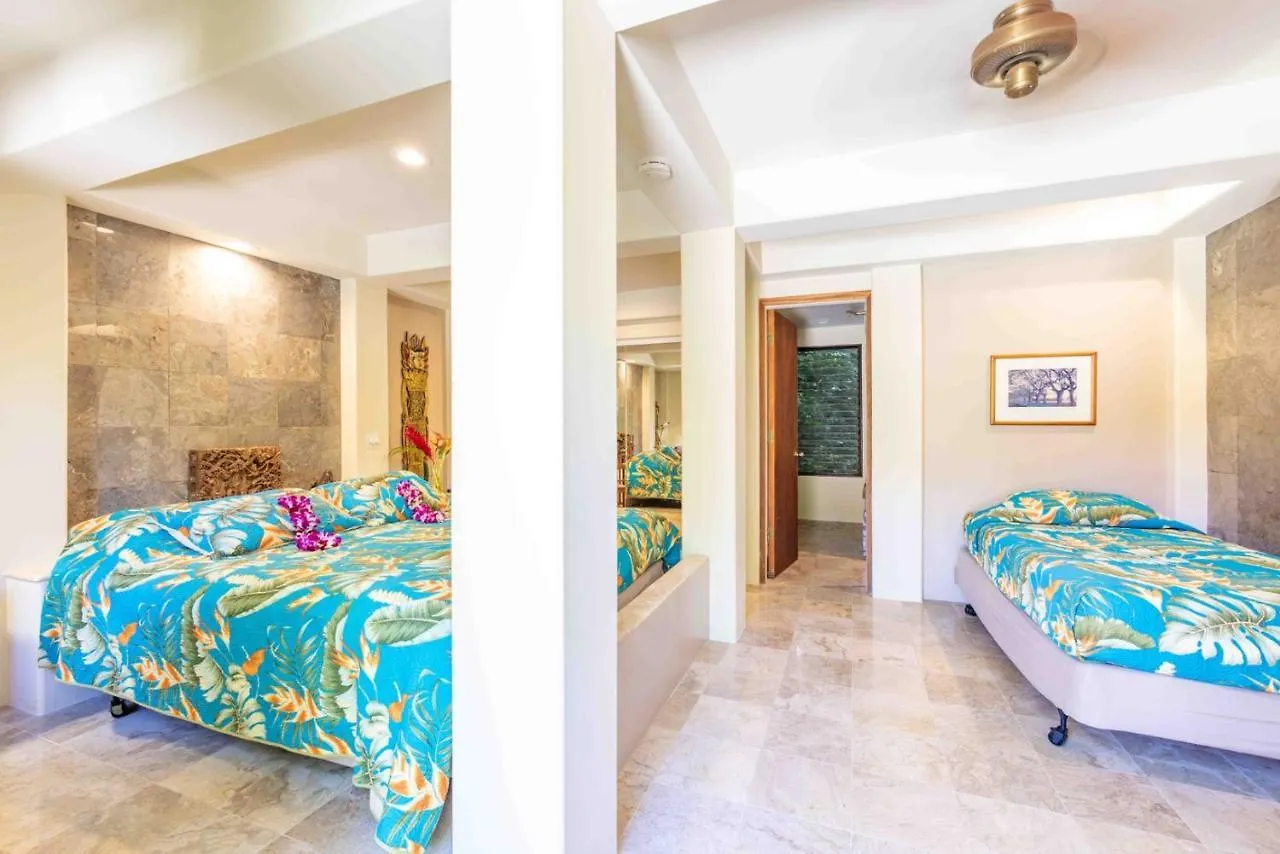 Gardenia Room On Tropical Lush Farm In Haiku, Maui Huelo USA