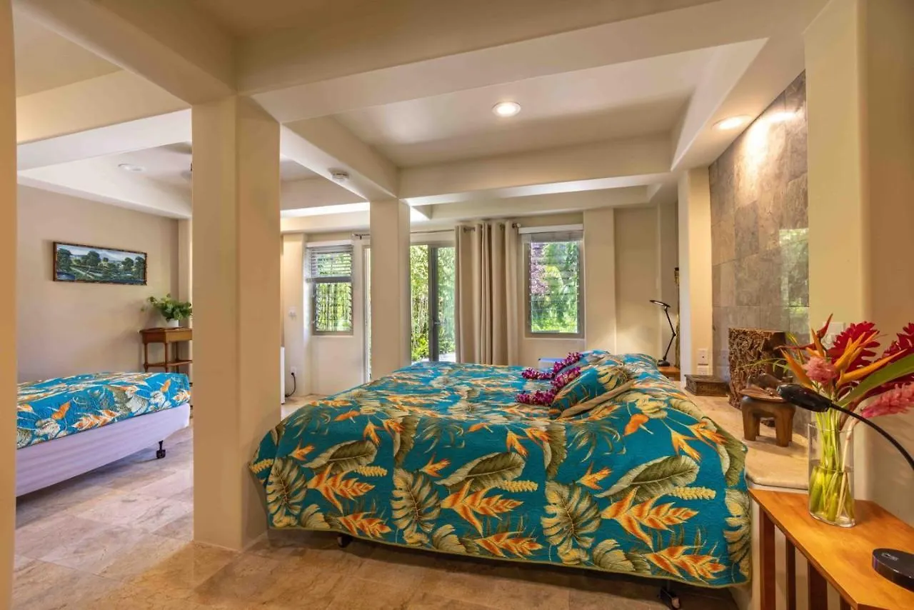 Gardenia Room On Tropical Lush Farm In Haiku, Maui Huelo