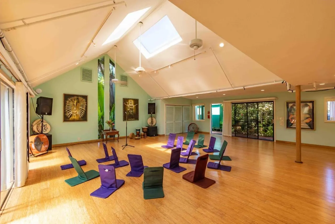Gardenia Room On Tropical Lush Farm In Haiku, Maui Huelo