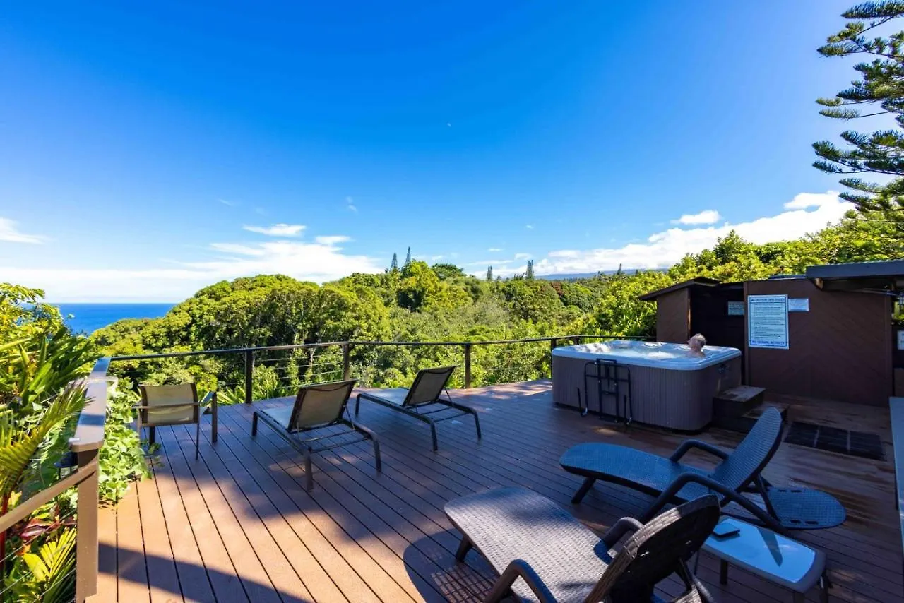 Gardenia Room On Tropical Lush Farm In Haiku, Maui Huelo USA